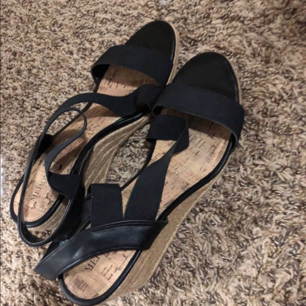 Black wedges